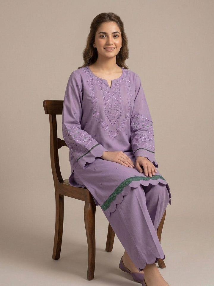 Levender embroidery two piece